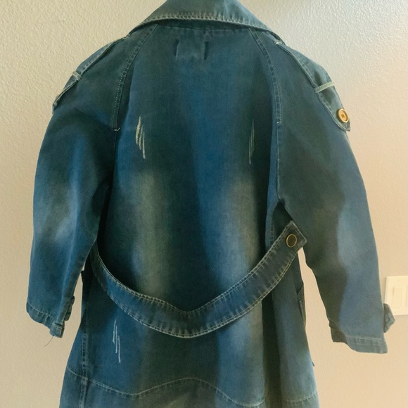 Stylish jacket with a dark denim finish that has a worn-in, distressed look. - Picture 4 of 12